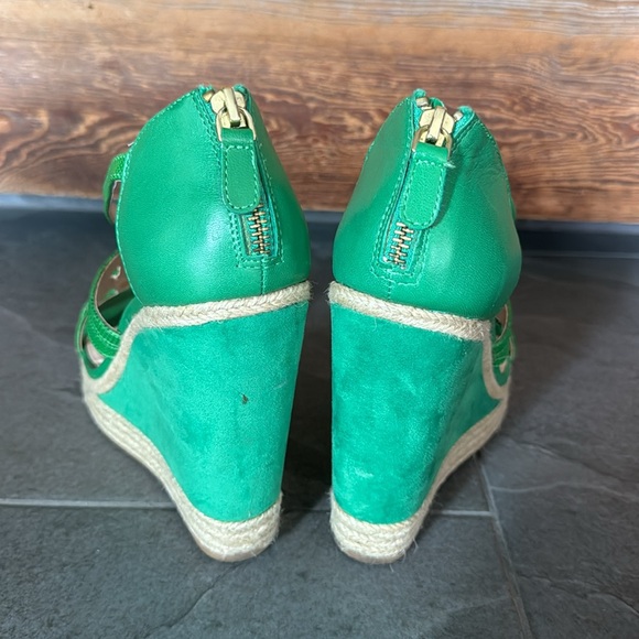 Nine West Green Platform Size 7.5- back platform 5”high- front platform 1”high - Picture 4 of 6